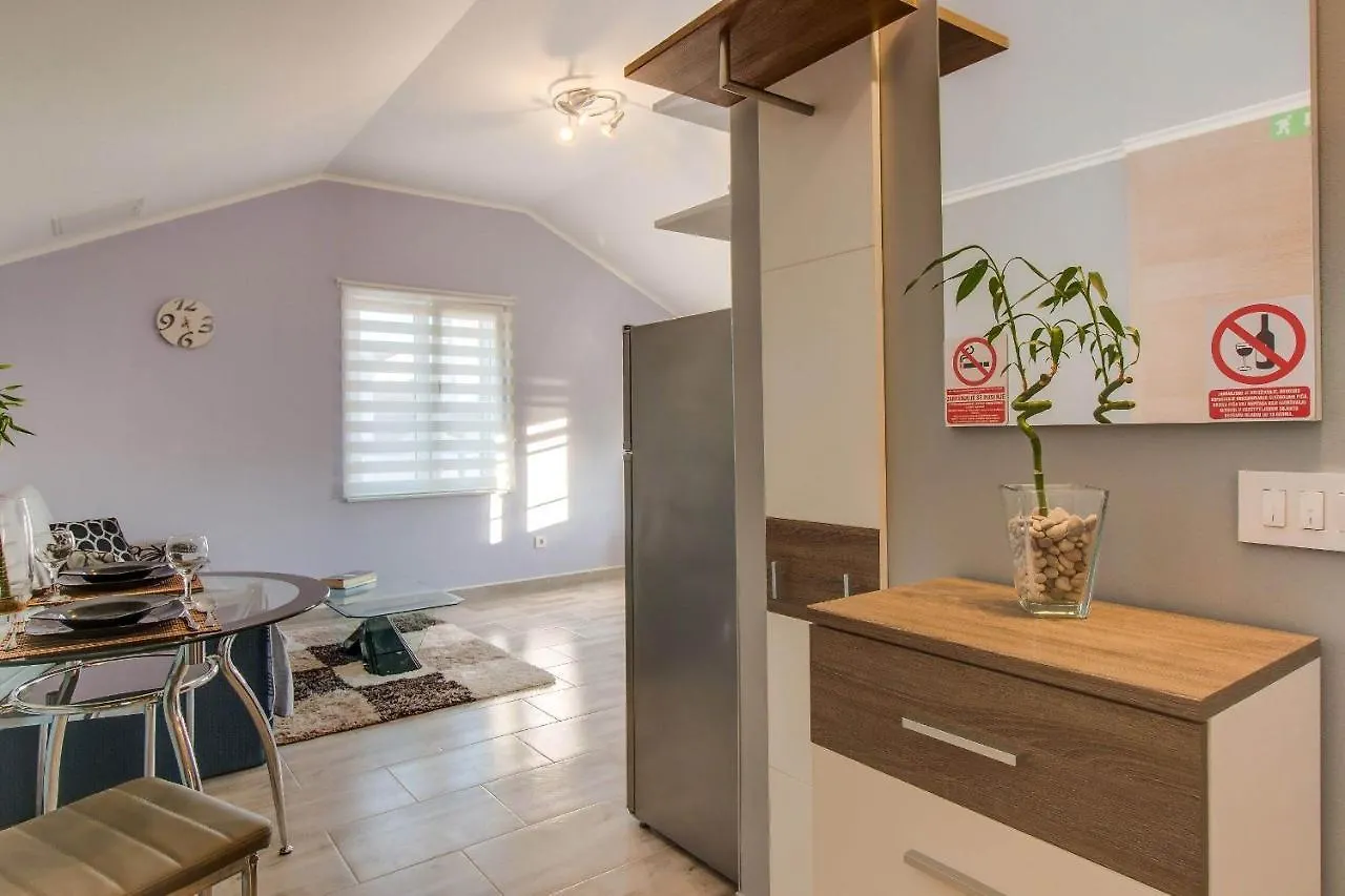 Apartments With A Parking Space Mali Lošinj